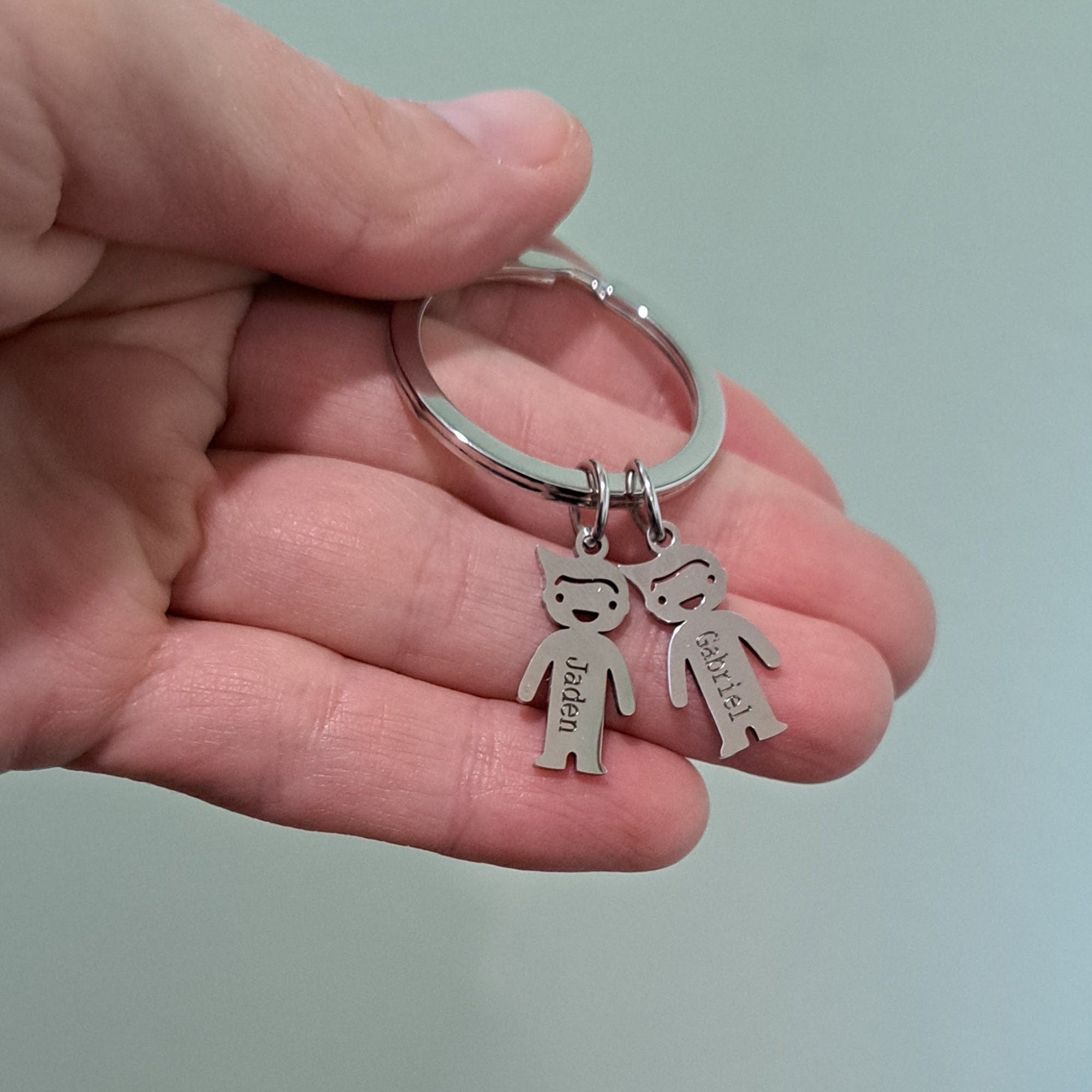 Personalized Family Keychains with Custom Name Charm for Baby, Boy, Girl, Dog, Cat – Engraved and Unique Gift